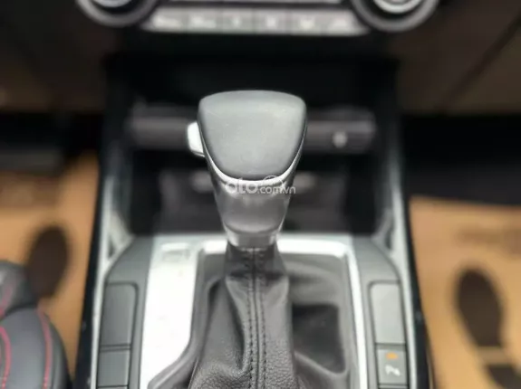 Kia Cerato 2.0 AT Premium 2021 - Odo: 11.000km bank 70% xe đẹp không lỗi