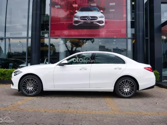 Mercedes-Benz C200 Avantgarde Plus 2024 - HỖ TRỢ 100% THUẾ TRƯỚC BẠ, LIÊN HỆ TRỰC TIẾP ĐỄ ĐƯỢC ƯU ĐÃI TỐT NHẤT