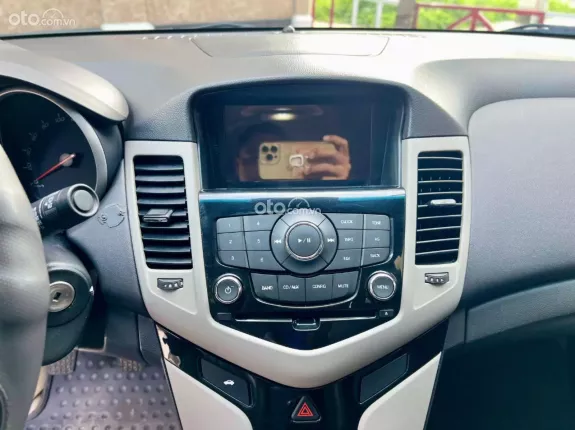 Chevrolet Cruze LT 1.6 2017 - Bảo dưỡng 5000 km thay nhớt một lần miễn phí