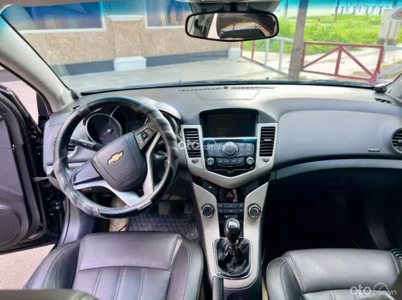 Chevrolet Cruze LT 1.6 2017 - Bảo dưỡng 5000 km thay nhớt một lần miễn phí