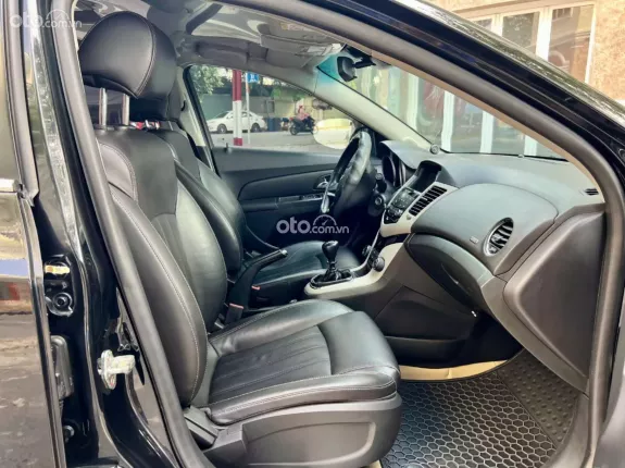 Chevrolet Cruze LT 1.6 2017 - Bảo dưỡng 5000 km thay nhớt một lần miễn phí