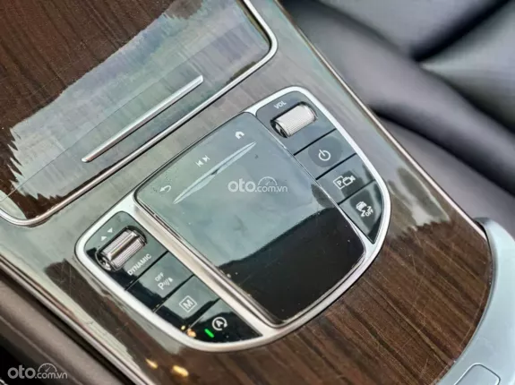 Mercedes-Benz GLC 200 V1 2022 - Một chủ từ mới full lịch sử hãng còn bảo hành đến 2025