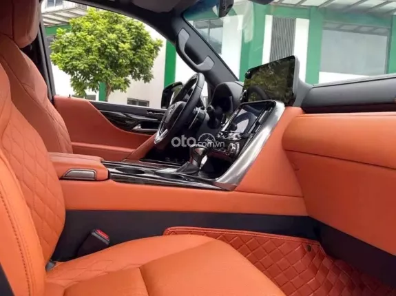 Lexus LX 600 VIP 2024 - 4 chỗ màu Đen nội thất nâu siêu lướt 5.800 km