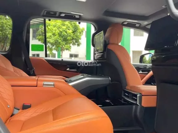 Lexus LX 600 VIP 2024 - 4 chỗ màu Đen nội thất nâu siêu lướt 5.800 km