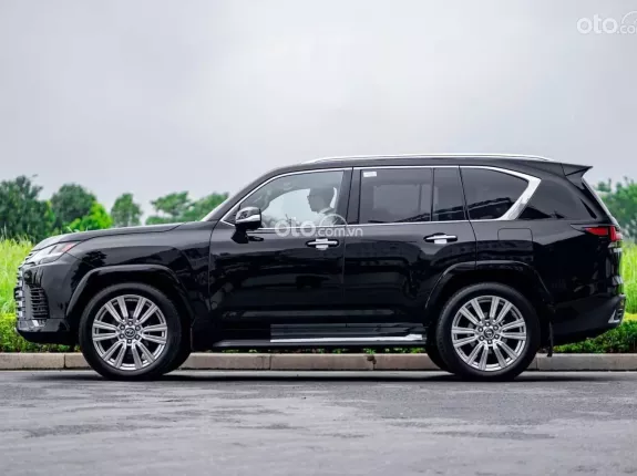 Lexus LX 600 VIP 2024 - 4 chỗ màu Đen nội thất nâu siêu lướt 5.800 km