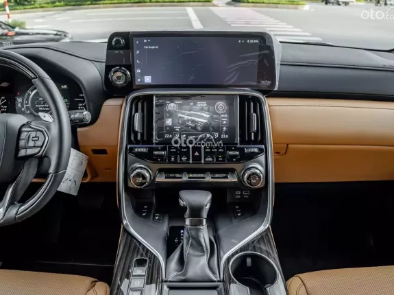 Lexus LX 600 Urban 2025 - Màu Trắng nội thất nâu siêu lướt 6000km