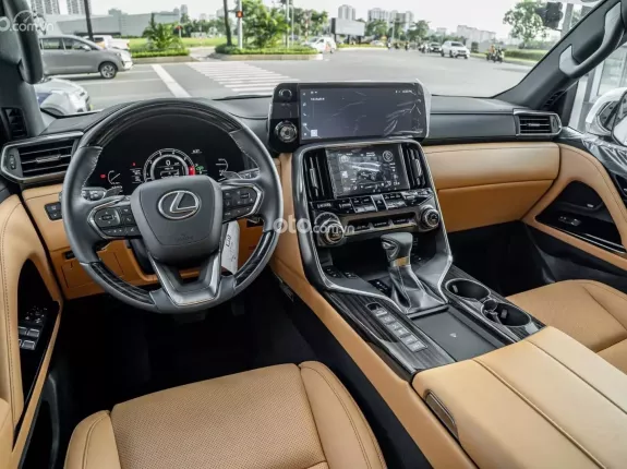 Lexus LX 600 Urban 2025 - Màu Trắng nội thất nâu siêu lướt 6000km