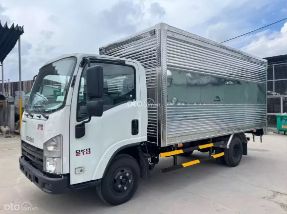 Isuzu QKR 2024 - Xe thùng dài, hơn 100tr nhận xe