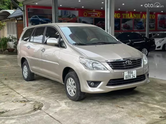 Toyota Innova 2.0E 2014 - Inova 2.0 E