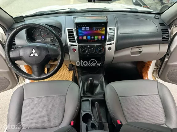 Mitsubishi Pajero Sport D 4x2 MT 2017 - Máy dầu cực khoẻ, tiết kiệm bền bỉ