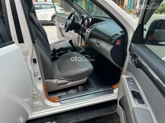 Mitsubishi Pajero Sport D 4x2 MT 2017 - Máy dầu cực khoẻ, tiết kiệm bền bỉ