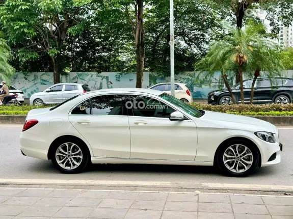 Mercedes-Benz C200 2018 - Xe đẹp siêu lướt, giá tốt giao ngay
