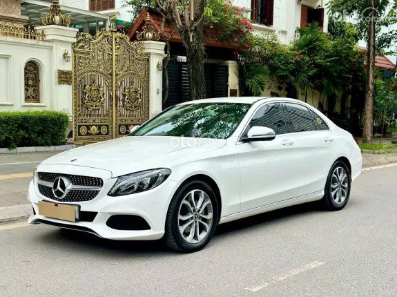 Mercedes-Benz C200 2018 - Xe đẹp siêu lướt, giá tốt giao ngay