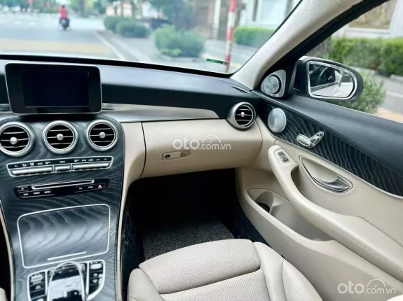 Mercedes-Benz C200 2018 - Xe đẹp siêu lướt, giá tốt giao ngay
