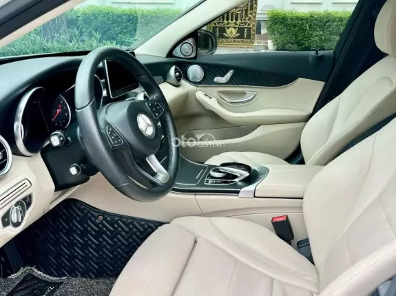 Mercedes-Benz C200 2018 - Xe đẹp siêu lướt, giá tốt giao ngay