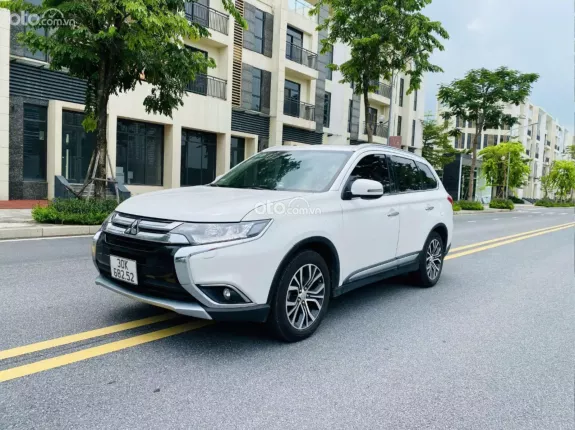 Mitsubishi Outlander 2.0 CVT Premium 2018 - Xe đẹp, giá tốt, trang bị full options