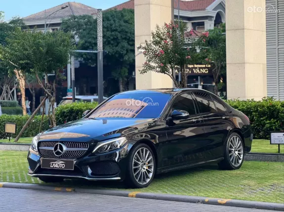 Mercedes-Benz C300 AMG 2018 - Lướt