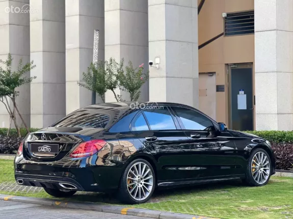 Mercedes-Benz C300 AMG 2018 - Lướt