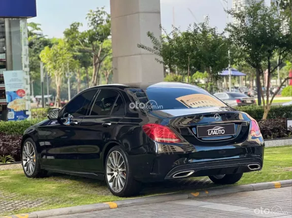 Mercedes-Benz C300 AMG 2018 - Lướt