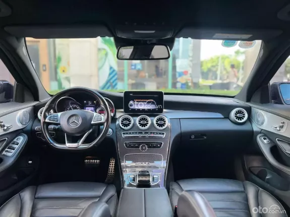 Mercedes-Benz C300 AMG 2018 - Lướt