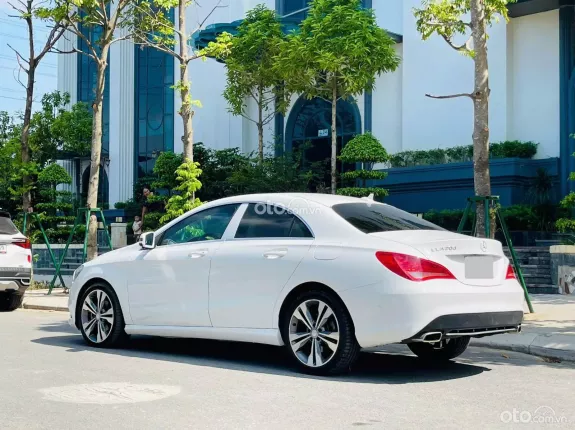Mercedes-Benz CLA 200 1.6 I4 2014 - Màu Trắng kiểu dáng thể thao giá mềm