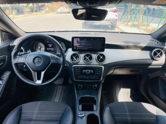 Mercedes-Benz CLA 200 1.6 I4 2014 - Màu Trắng kiểu dáng thể thao giá mềm