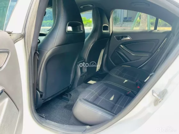 Mercedes-Benz CLA 200 1.6 I4 2014 - Màu Trắng kiểu dáng thể thao giá mềm