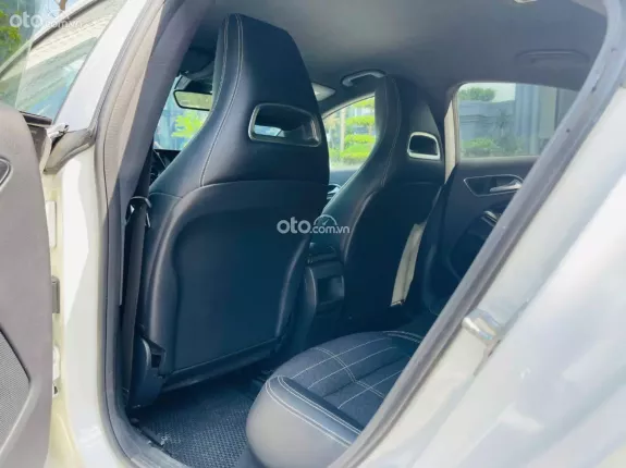 Mercedes-Benz CLA 200 1.6 I4 2014 - Màu Trắng kiểu dáng thể thao giá mềm