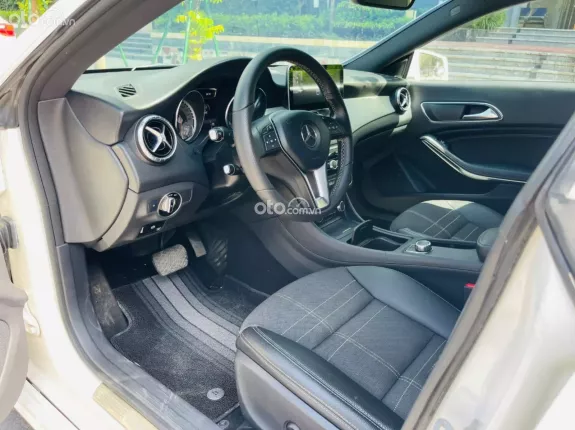 Mercedes-Benz CLA 200 1.6 I4 2014 - Màu Trắng kiểu dáng thể thao giá mềm