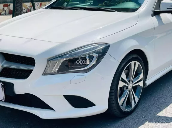 Mercedes-Benz CLA 200 1.6 I4 2014 - Màu Trắng kiểu dáng thể thao giá mềm