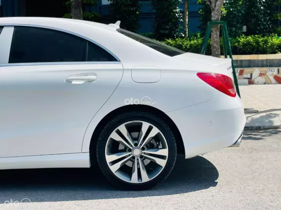 Mercedes-Benz CLA 200 1.6 I4 2014 - Màu Trắng kiểu dáng thể thao giá mềm