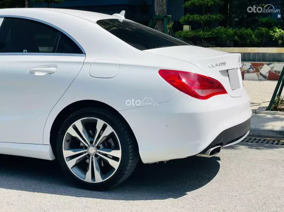 Mercedes-Benz CLA 200 1.6 I4 2014 - Màu Trắng kiểu dáng thể thao giá mềm