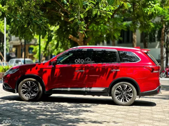 Mitsubishi Outlander 2.0 CVT Premium 2020 - Giá 699tr
