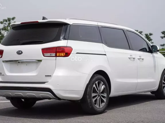 Kia Sedona 2.2 DATH 2018 - Giá 745tr