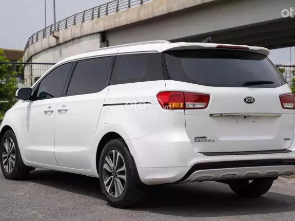 Kia Sedona 2.2 DATH 2018 - Giá 745tr