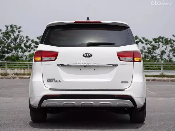 Kia Sedona 2.2 DATH 2018 - Giá 745tr