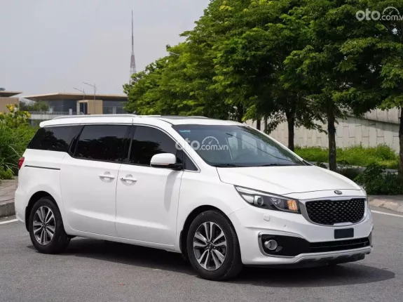 Kia Sedona 2.2 DATH 2018 - Giá 745tr