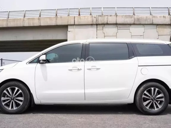 Kia Sedona 2.2 DATH 2018 - Giá 745tr