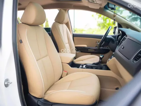 Kia Sedona 2.2 DATH 2018 - Giá 745tr