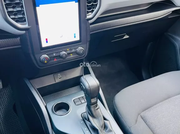 Ford Ranger XLS 2.2 4x2 AT 2023 - Xe siêu lướt, hỗ trợ trả góp 7 năm