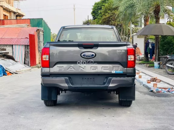 Ford Ranger XLS 2.2 4x2 AT 2023 - Xe siêu lướt, hỗ trợ trả góp 7 năm