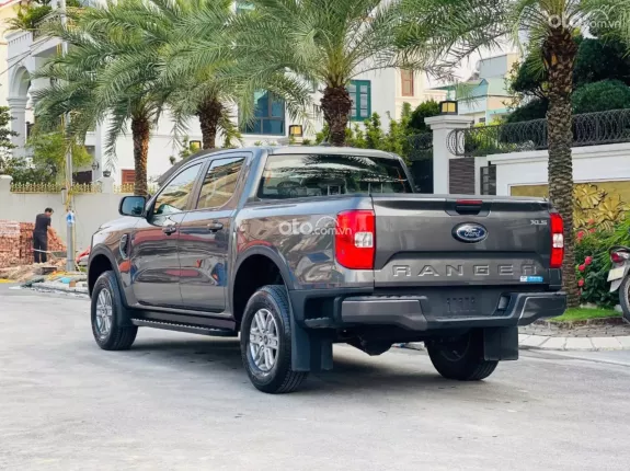 Ford Ranger XLS 2.2 4x2 AT 2023 - Xe siêu lướt, hỗ trợ trả góp 7 năm