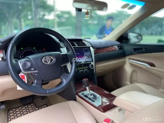 Toyota Camry 2.0E 2014 - Bảo dưỡng 5000 km thay nhớt một lần miễn phí