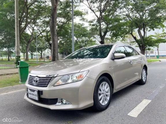 Toyota Camry 2.0E 2014 - Bảo dưỡng 5000 km thay nhớt một lần miễn phí