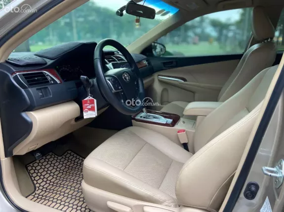 Toyota Camry 2.0E 2014 - Bảo dưỡng 5000 km thay nhớt một lần miễn phí