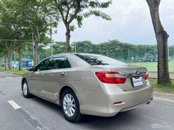 Toyota Camry 2.0E 2014 - Bảo dưỡng 5000 km thay nhớt một lần miễn phí
