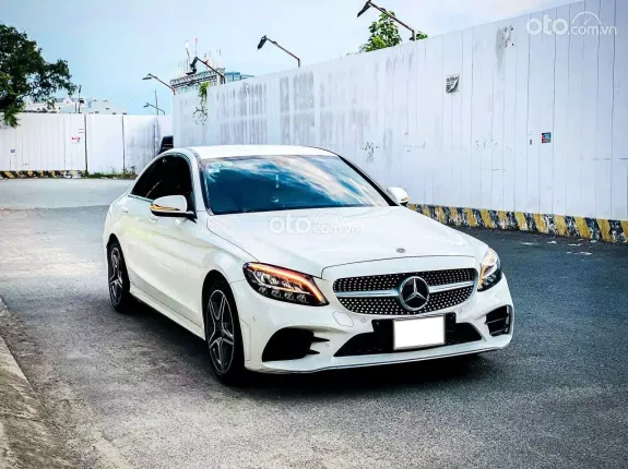 Mercedes-Benz C180 AMG 2022 - Giá bán 999 triệu