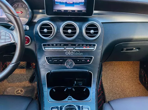Mercedes-Benz GLC 250 4Matic 2018 - Hỗ trợ trả góp, xe đẹp chủ đi giữ gìn, full lịch sử hãng, giá tốt