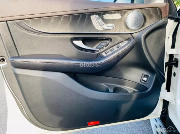 Mercedes-Benz GLC 250 4Matic 2018 - Hỗ trợ trả góp, xe đẹp chủ đi giữ gìn, full lịch sử hãng, giá tốt