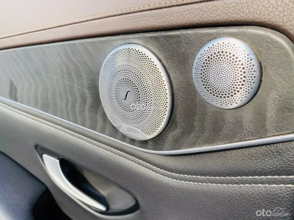 Mercedes-Benz GLC 250 4Matic 2018 - Hỗ trợ trả góp, xe đẹp chủ đi giữ gìn, full lịch sử hãng, giá tốt